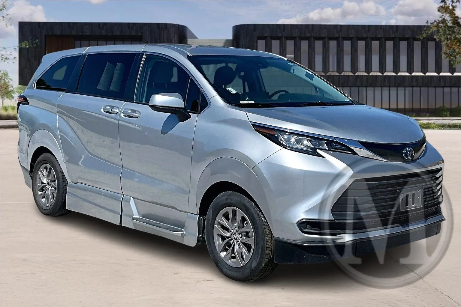 Silver 2022 Toyota SIENNA for sale in Ozark, MO