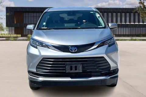Photos of 2022 Toyota SIENNA for sale in Ozark, MO at Master's Transportation - Springfield