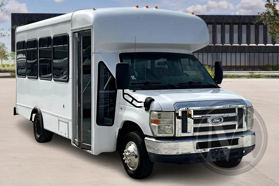 White 2010 Ford Econoline for sale in Ozark, MO