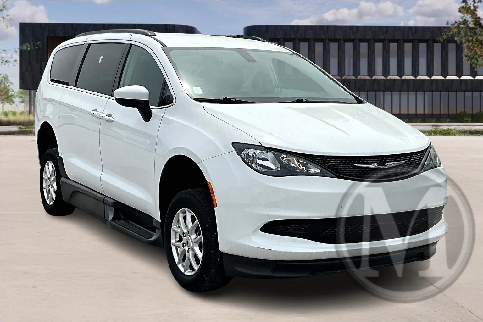 White 2021 Chrysler VOYAGER for sale in Ozark, MO