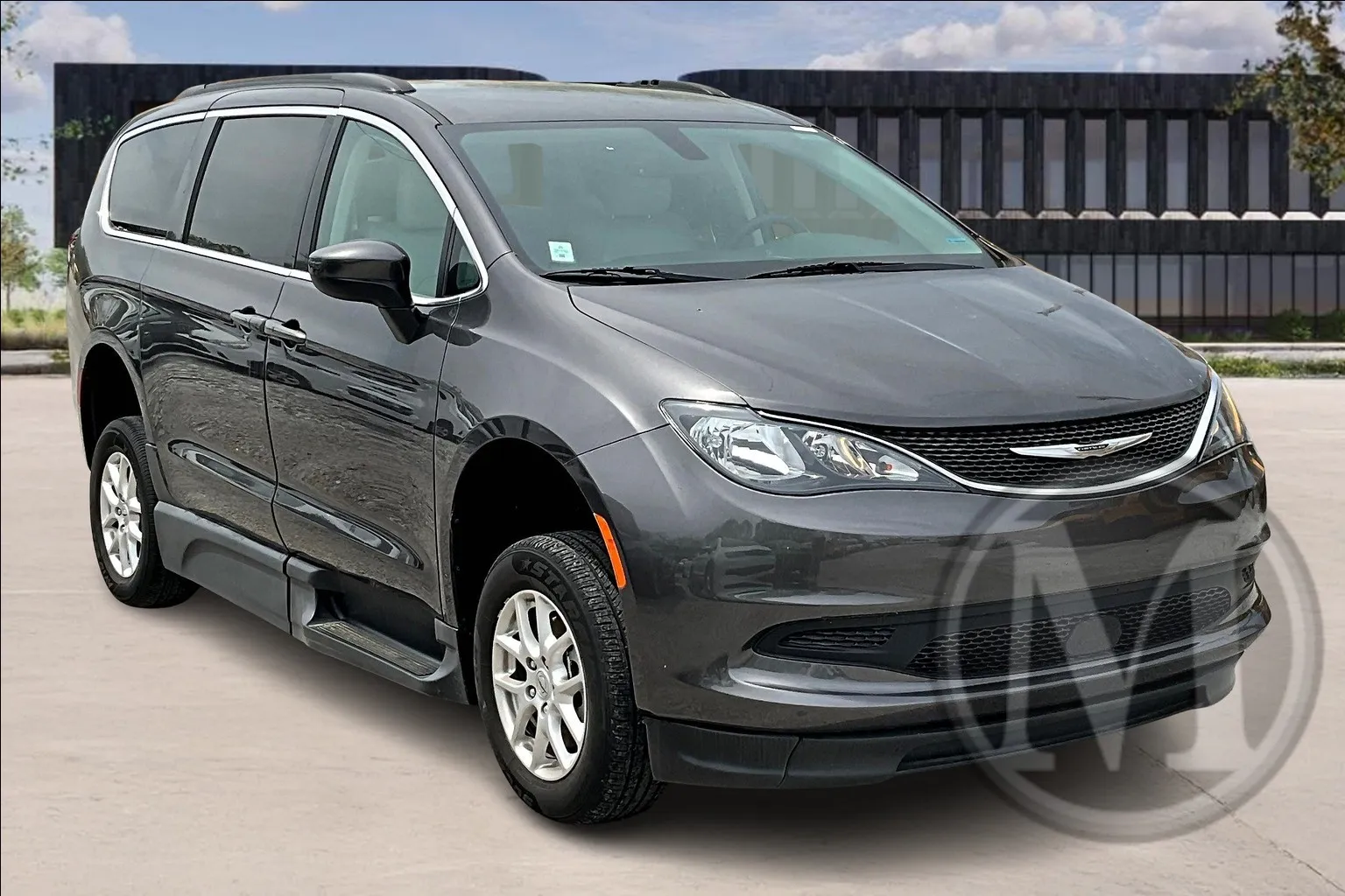 2021 Chrysler Voyager's photo