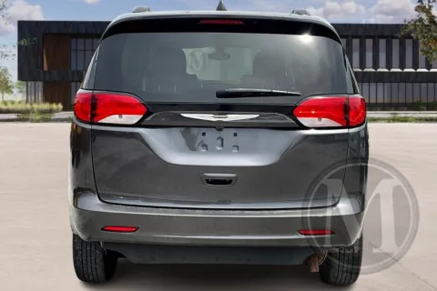 More photos of 2021 Chrysler VOYAGER at Master's Transportation - Springfield, MO