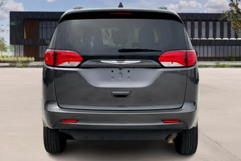 More photos of 2021 Chrysler VOYAGER at Master's Transportation - Springfield, MO