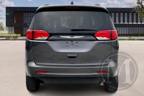 More photos of 2021 Chrysler VOYAGER at Master's Transportation - Springfield, MO