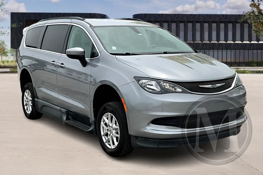 Silver 2021 Chrysler VOYAGER for sale in Ozark, MO