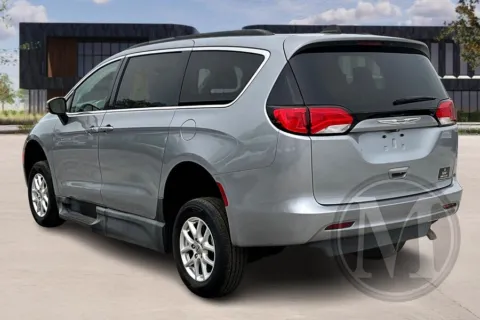 More photos of 2021 Chrysler VOYAGER at Master's Transportation - Springfield, MO