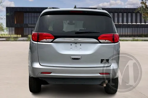 More photos of 2021 Chrysler VOYAGER at Master's Transportation - Springfield, MO