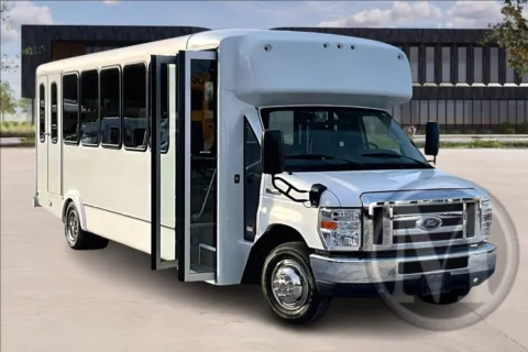 White 2019 Ford E450 for sale in Ozark, MO
