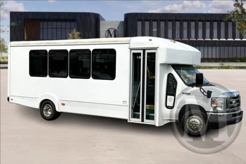 White 2016 Ford E450 for sale in Capitol Heights, MD