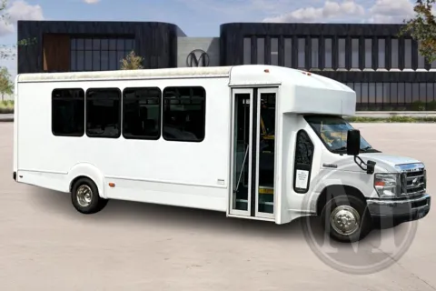 White 2016 Ford E450 for sale in Capitol Heights, MD