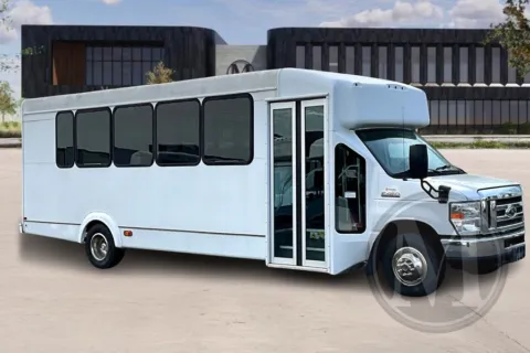 White 2017 Ford E450 for sale in Capitol Heights, MD