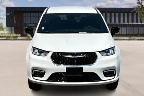 Photos of 2024 Chrysler PACIFICA for sale in Capitol Heights, MD at Master's Transportation - Washington, D.C.