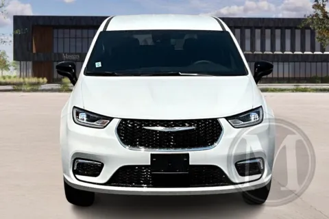 Photos of 2024 Chrysler Pacifica for sale in Capitol Heights, MD at Master's Transportation - Washington, D.C.