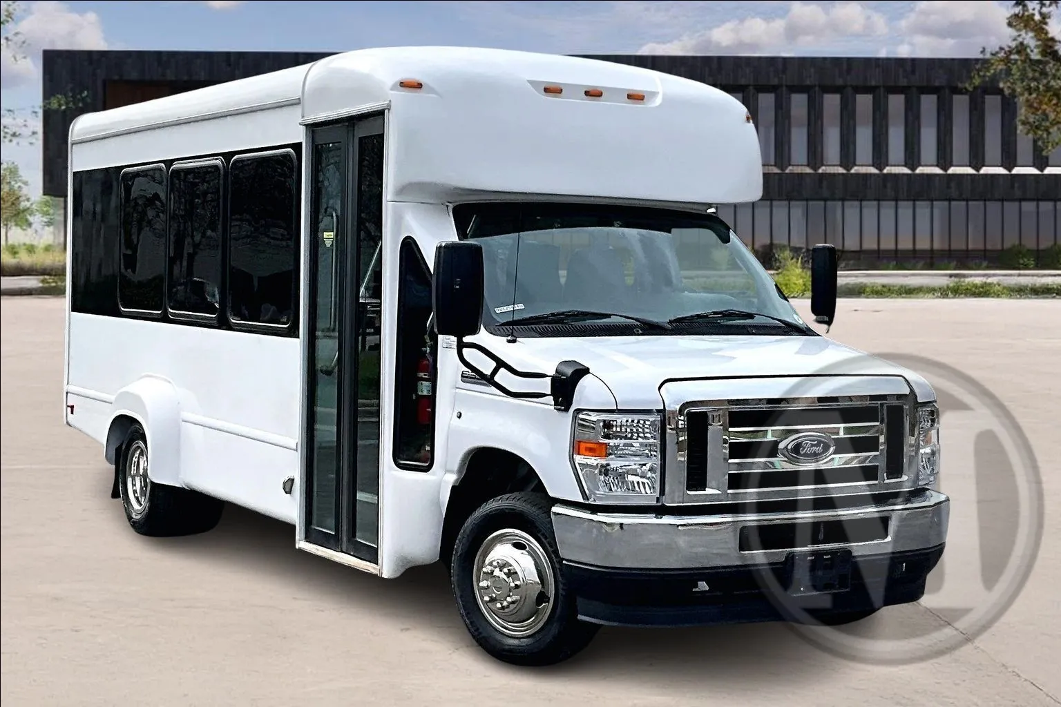 2022 Ford E-Series DRW E-350 Super Duty 158 in WB's photo