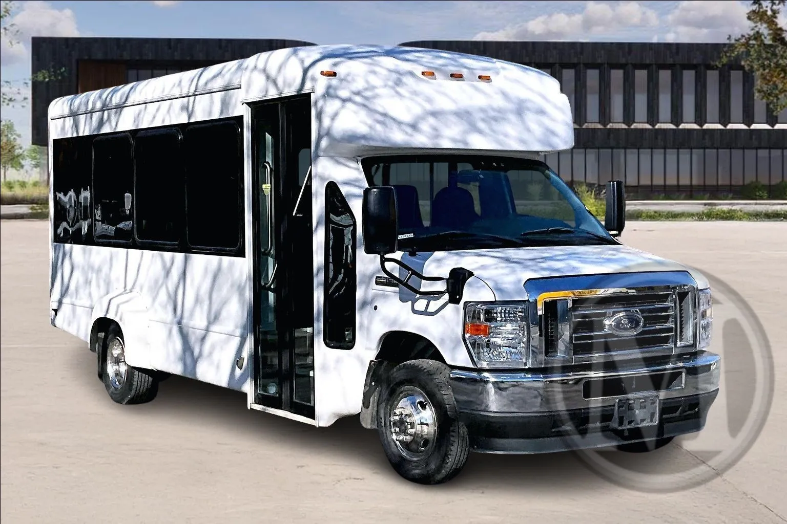 2022 Ford E-Series DRW E-350 Super Duty 158 in WB's photo