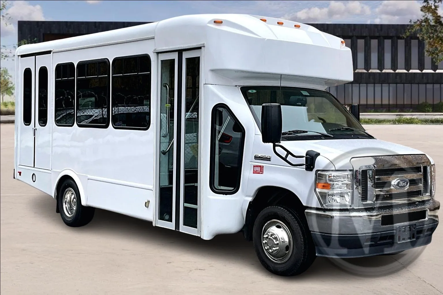 White 2023 Ford E450 E-450 SD for sale in Capitol Heights, MD