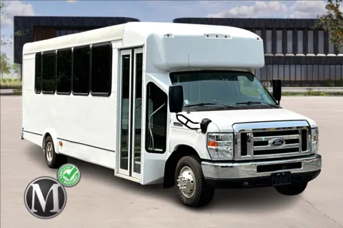 White 2017 Ford E450 E-450 SD for sale in Capitol Heights, MD