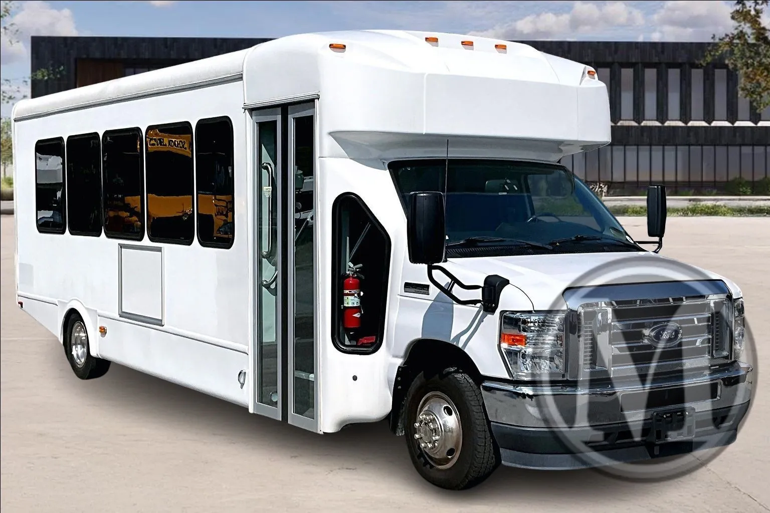 White 2022 Ford E450 E-450 SD for sale in Capitol Heights, MD