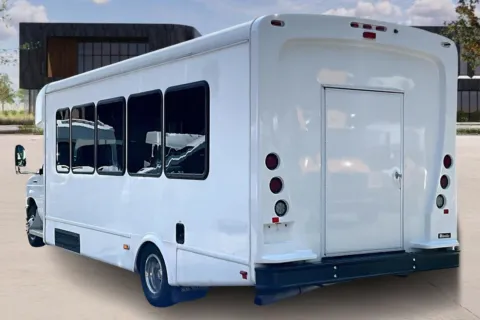 More photos of 2022 Ford E450 E-450 SD at Master's Transportation - Washington, D.C., MD
