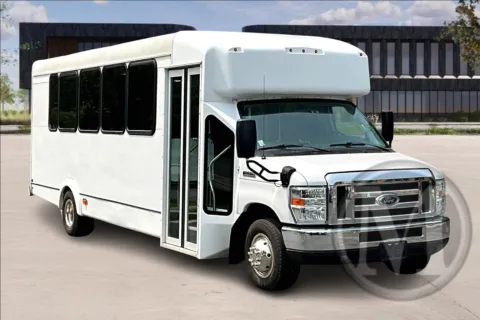 White 2017 Ford E450 for sale in Capitol Heights, MD