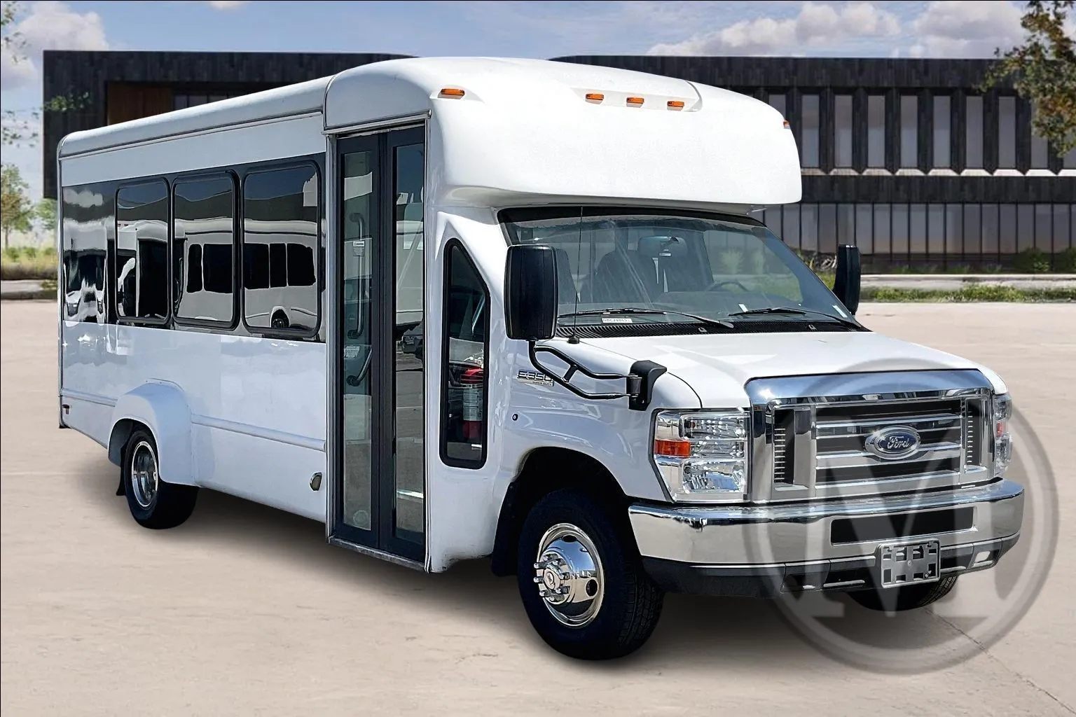 White 2022 Ford E350 for sale in Fontana, CA