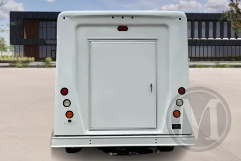 More photos of 2017 Ford E450 at Master's Transportation - Dallas/Fort Worth, TX