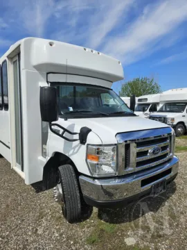 More photos of 2017 Ford E350 at Master's Transportation - Dallas/Fort Worth, TX