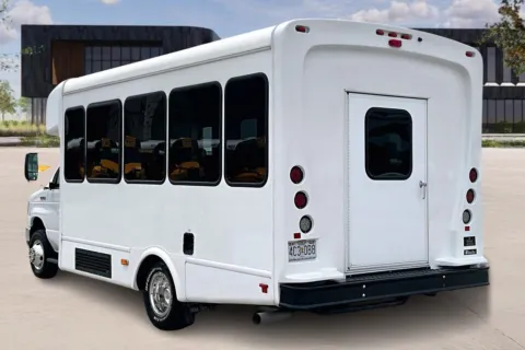 More photos of 2022 Ford E350 at Master's Transportation - Dallas/Fort Worth, TX