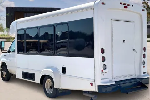 More photos of 2022 Ford E350 at Master's Transportation - Dallas/Fort Worth, TX