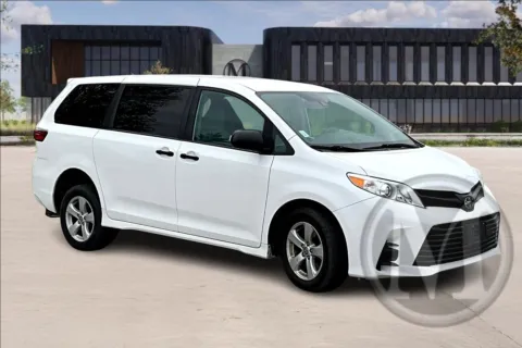 White 2020 Toyota SIENNA L 7-Passenger for sale in Irving, TX