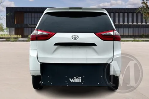 More photos of 2020 Toyota Sienna L 7-Passenger at Master's Transportation - Dallas/Fort Worth, TX