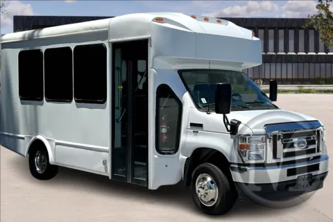White 2023 Ford E450 for sale in Wood River, IL