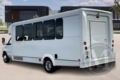 More photos of 2019 Ford E450 at Master's Transportation - Nashville, TN