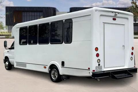 More photos of 2019 Ford E450 at Master's Transportation - Nashville, TN