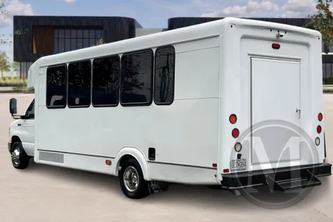 More photos of 2019 Ford E450 at Master's Transportation - Nashville, TN