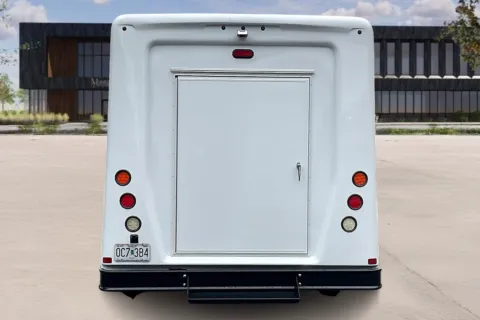 More photos of 2019 Ford E450 at Master's Transportation - Nashville, TN