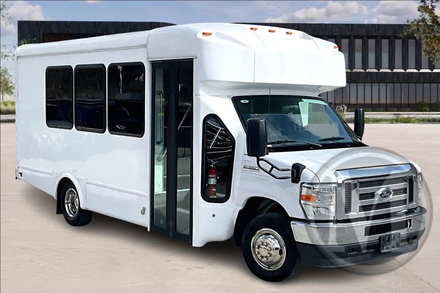 2023 Ford E-Series SRW E-350 Super Duty 138 in WB's photo