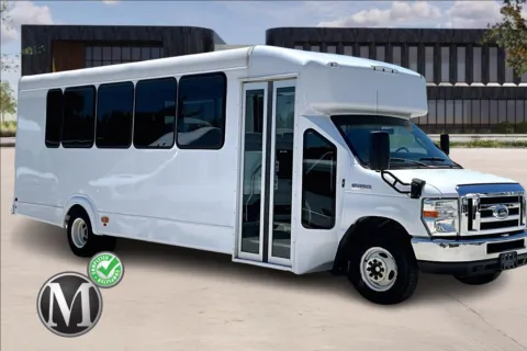 White 2018 Ford E450 for sale in Nashville, TN