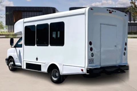 More photos of 2022 Chevrolet 3500 at Master's Transportation - Nashville, TN