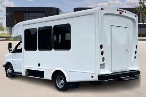 More photos of 2022 Chevrolet G3500 at Master's Transportation - Nashville, TN