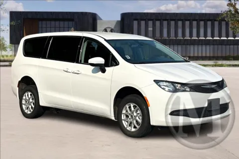 White 2022 Chrysler VOYAGER LX for sale in Nashville, TN