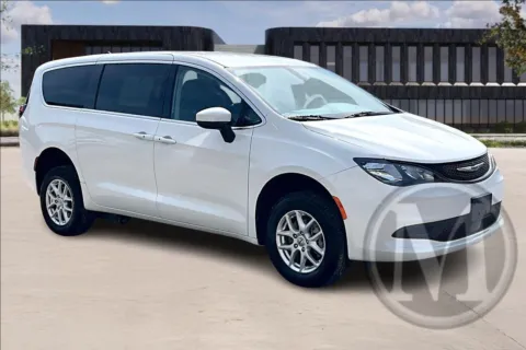 White 2022 Chrysler VOYAGER for sale in Nashville, TN