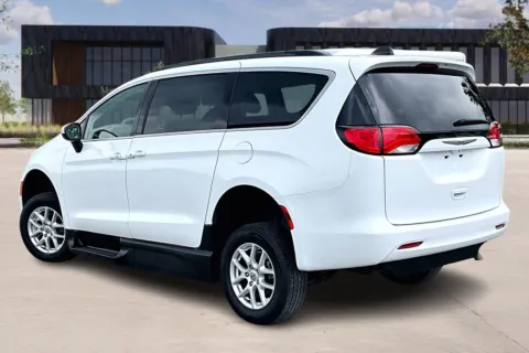 More photos of 2021 Chrysler VOYAGER at Master's Transportation - Nashville, TN