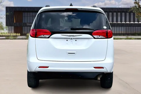 More photos of 2021 Chrysler VOYAGER at Master's Transportation - Nashville, TN