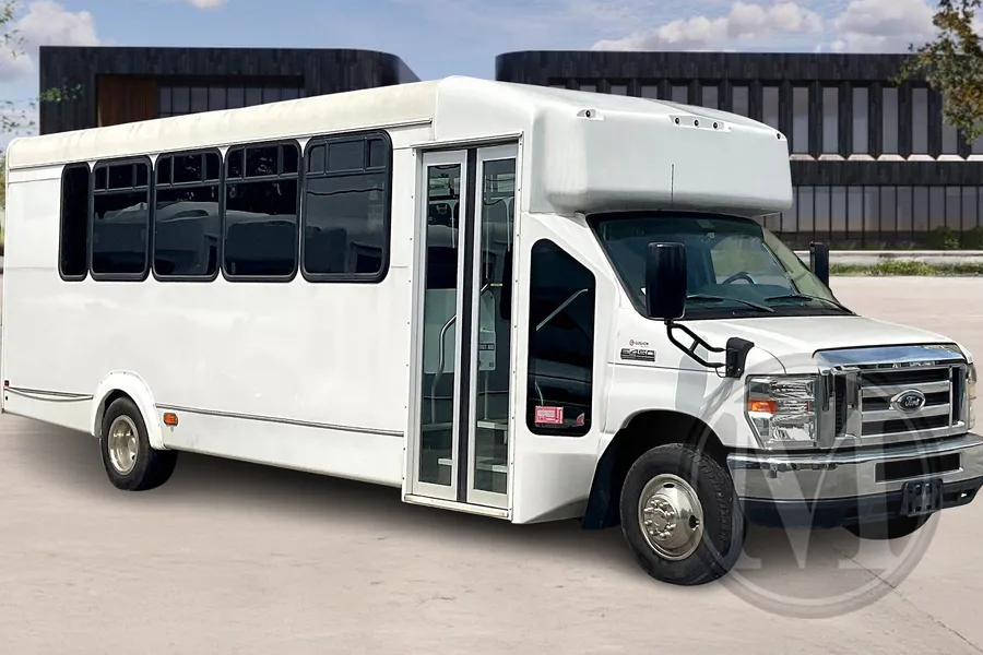 White 2017 Ford E450 for sale in Nashville, TN