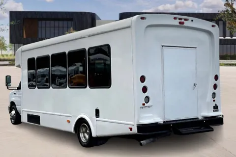 More photos of 2022 Ford E450 at Master's Transportation - Orlando, FL