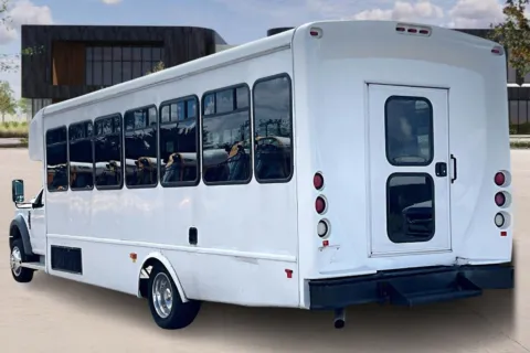 More photos of 2017 Ford F550 at Master's Transportation - Orlando, FL