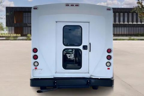 More photos of 2017 Ford F550 at Master's Transportation - Orlando, FL