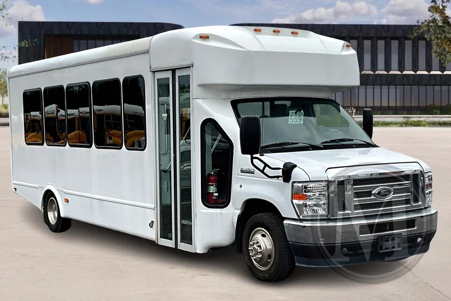 White 2022 Ford E450 for sale in Orlando, FL