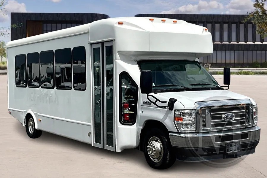 White 2022 Ford E450 for sale in Orlando, FL